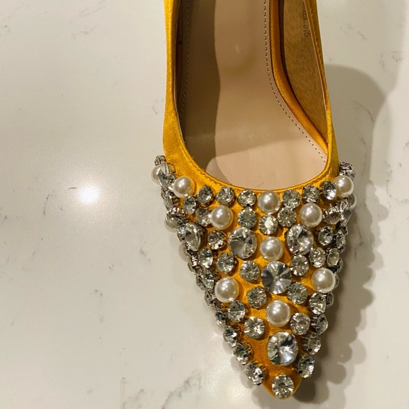 Yellow Rhinestone and Pearl pumps - Picture 3 of 6